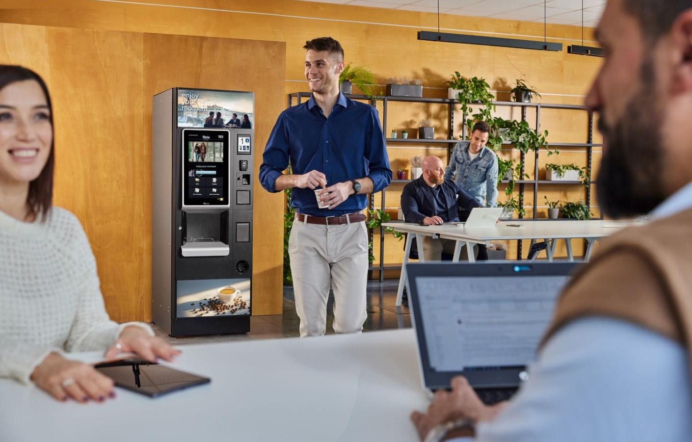 Máquina de vending em escritório